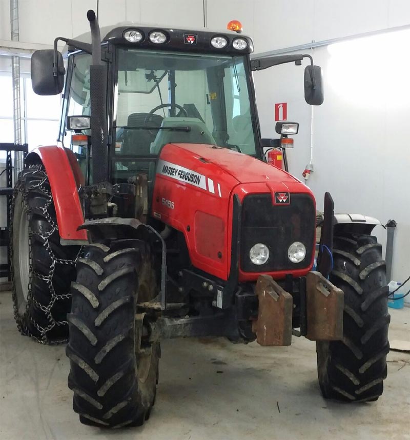 KHP-ilmastointi asennettu Massey Ferguson 5455 traktoriin.