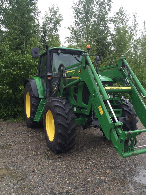 KHP-ilmastointi asennettu John Deere traktoriin.