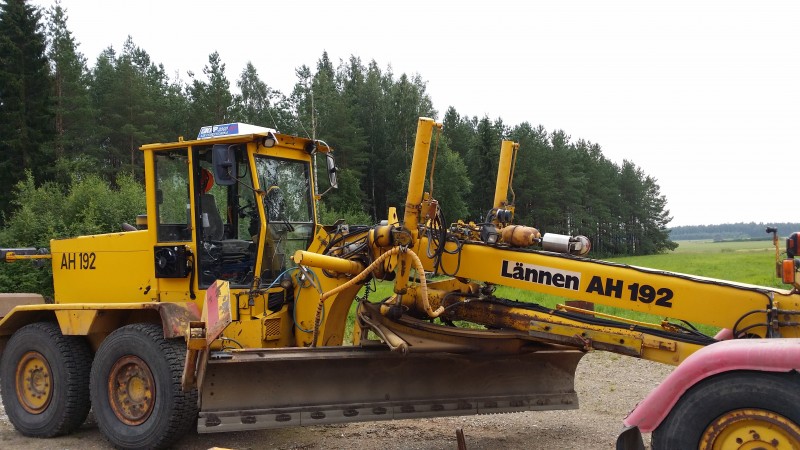 KHP-2000 Pro asennettu Lännen AH 192 tiekarhuun.