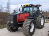 Model specific KHP air-conditioning installed in a Valtra 8450 tractor.