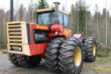 Renewing the air-conditioning in a Versatile tractor.